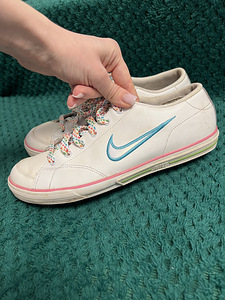 Женские кроссовки Nike 38 размер