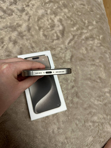 iPhone 15 pro max 256gb natural titan (7 foto / 9)