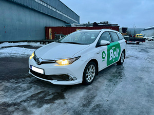 Прокат автомобилей Toyota Auris Hybrid/LPG 2017-2018