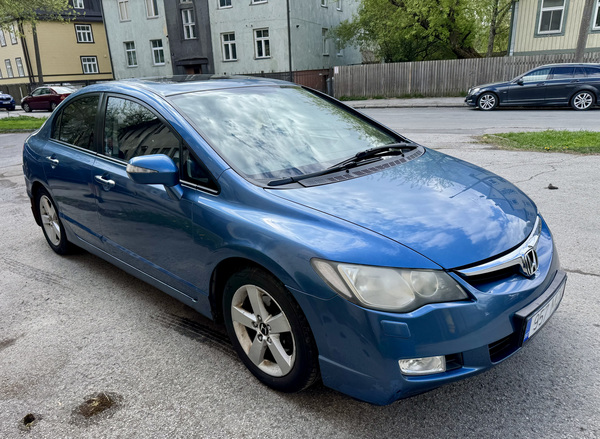Аренда Honda Civic LPG-газ Автомат Boltfood/Wolt