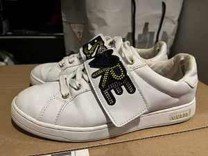 Продам Кроссовки Guess (1 фото из 2)
