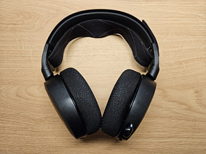 Juhtmeta mänguripeakomplekt SteelSeries Arctis 7 (7 foto / 10)