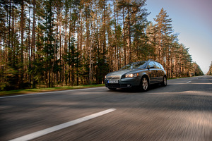 VOLVO V50 (3 фото из 3)