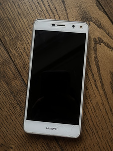 Huawei y6 + 8gb mälukaart (1 foto / 2)