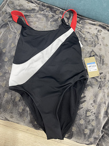Новый купальник Nike (1 фото из 2)