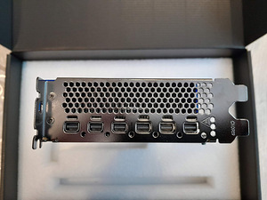 AMD Radeon Pro VII 16GB Workstation GPU (10 foto / 10)