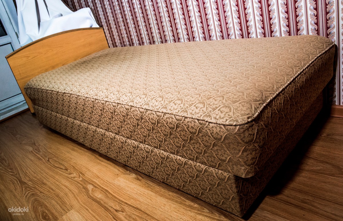 Авито мебель кровати б у. Диван с матрасом односпальный. Кровать с матрасом в хорошем состоянии. Двухспальная кровать б/у. Кровать односпальная с матрасом.