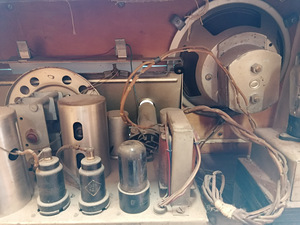 Radio "Punane RET" - V V 663-2 (3 foto / 4)