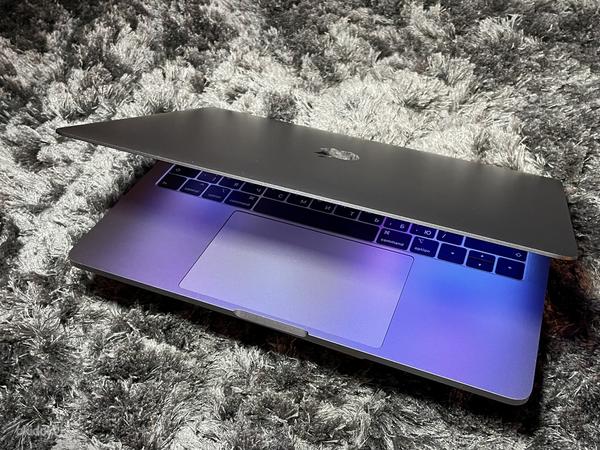 Apple MacBook Pro 13 дюймов, 256 ГБ (конец 2019 г.) (фото #3)