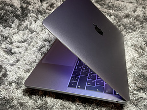 Apple MacBook Pro 13" 256GB (Late 2019) (5 foto / 9)