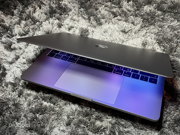 Apple MacBook Pro 13" 256GB (Late 2019) (foto #1)