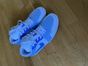 Mighty Swooshers Jordan 1 low SE (1 foto / 4)