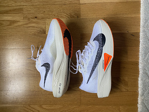 Nike ZoomX Vaporfly 3 jooksujalatsid (1 foto / 5)