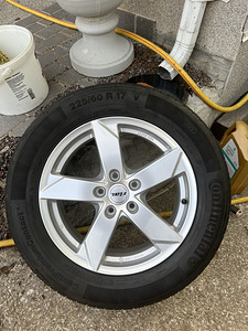 Шины + диски 225/60 R17 (2 фото из 8)