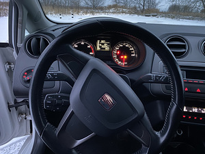 Seat Ibiza (9 foto / 10)
