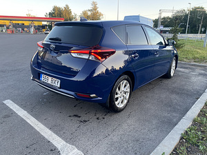 Toyota Auris Hybrid 2018 (3 foto / 13)