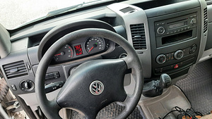 Volkswagen Crafter (2 foto / 10)
