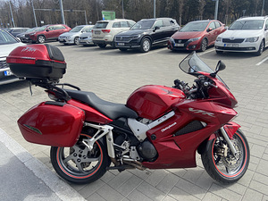 Продам Honda VFR800 (2 фото из 10)