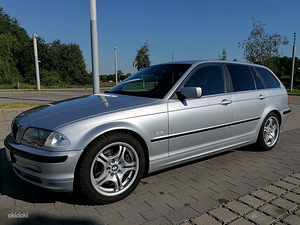 БМВ 330i (2 фото из 14)