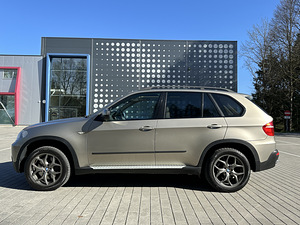 BMW X5 xDrive 4.8 (7 foto / 14)