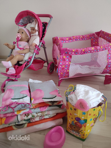 Детская коляска, кроватка и куклы (фото #1)