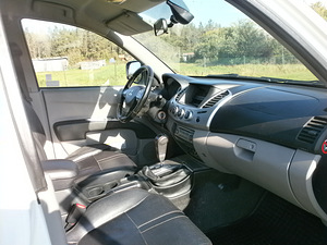 Mitsubishi L200 (8 foto / 9)