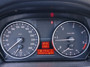 BMW 320D (7 foto / 15)
