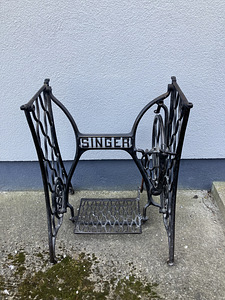 Singeri õmblusmasina malmist jalg