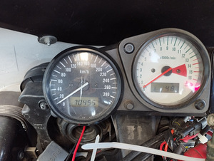 Suzuki GSX-R 600 80kw A2 (6 foto / 6)