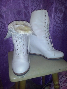Белые высокие зимние теплые ботинки