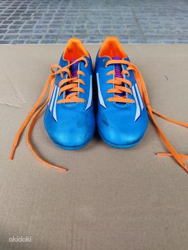Poiste jalgpalli jalanõud Adidas, suurus 33 (foto #1)