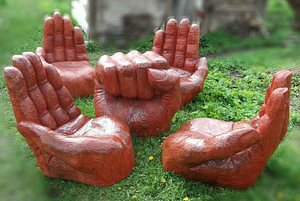 Скульптуры руки беседка