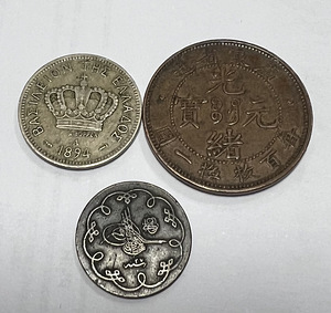 Монеты (2 фото из 2)