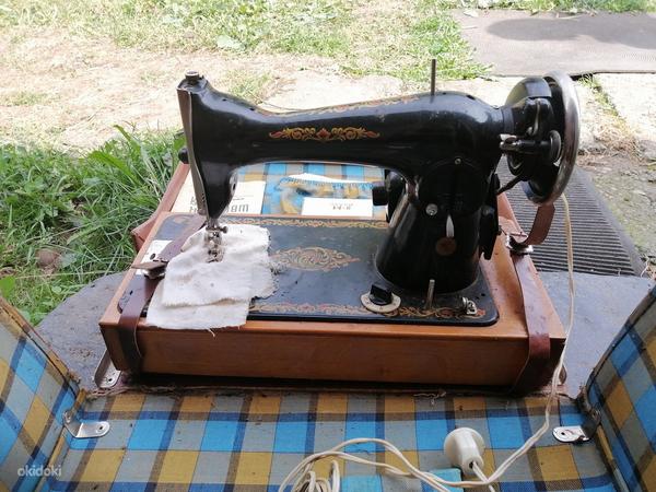 Подольская швейная машина советской эпохи с мотором (фото #6)
