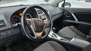 Toyota avensis 2013 (2 foto / 8)