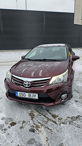 Toyota avensis 2013 (6 foto / 8)
