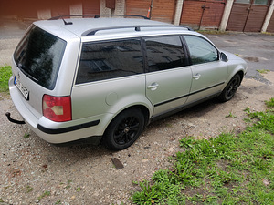 Volkswagen Passat 2,0 100kW (2 foto / 10)