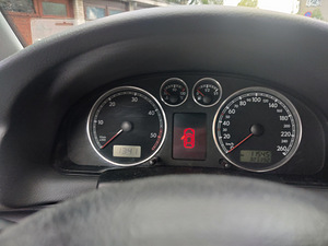 Volkswagen Passat 2,0 100kW (9 foto / 10)