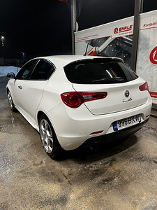 M/V Alfa Romeo Giulietta 1.4 Turbo 125kW (3 foto / 11)