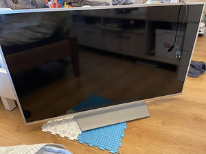 Телевизор philips ambilight 49’, разбит экран