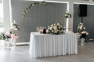 Pulmalaudade dekoratsioonikomplekt noorpaarile (3 foto / 4)