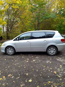 Продам Toyota avensis Verso (6 foto / 9)
