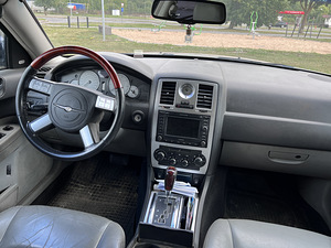 Chrysler 300C (4 фото из 4)