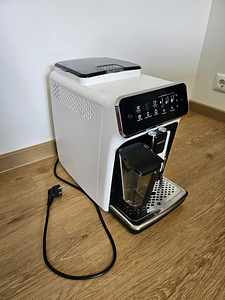 Philips EP3243 täisautomaatne kohvimasin/espressomasin (1 foto / 4)
