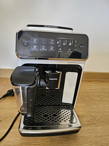 Philips EP3243 täisautomaatne kohvimasin/espressomasin (2 foto / 4)