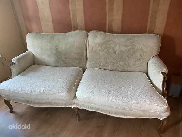 Антикварный диван (фото #1)