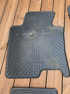 Müüa Kia Ceed JD kasutatud originaal kummimatid (2 фото из 5)