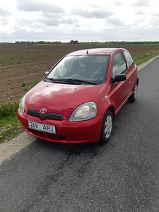 Toyota Yaris (1 foto / 3)