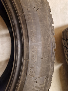 215/55/17 Michelin X-ICE Snow lamellrehvid (6 foto / 9)