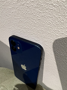iPhone 12 64 ГБ (2 фото из 4)